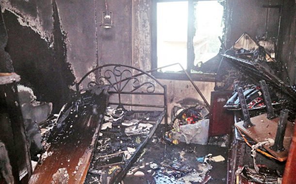 إصابة وافدين في حريق بناية بالسالمية