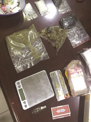 مواطن سوابق بهيروين وشبو وكوكايين وحشيش  في قبضة مباحث السلاح