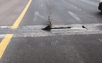 قطاع المرور عالج الخلل في وصلة حديدية علي طريق الفحيحيل