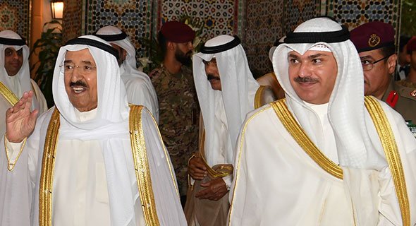 سمو أمير البلاد يؤدي صلاة عيد الأضحى في المسجد الكبير