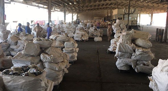 «الجمارك»: ضبط 1.25 مليون حبة تمباك واتلاف 7 حاويات معسل تالف