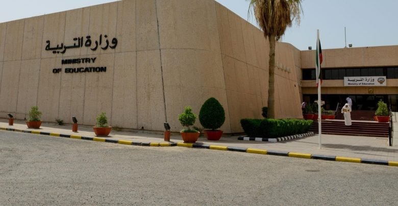 «التربية»: إجراءات التعاقد مع معلم الرياضيات.. صحيحة وقانونية