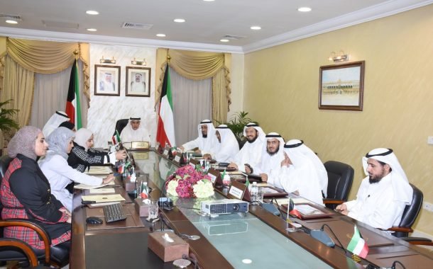 الجهاز المركزي» و«الأوقاف» يبحثان الخدمات المقدمة لـ «البدون»