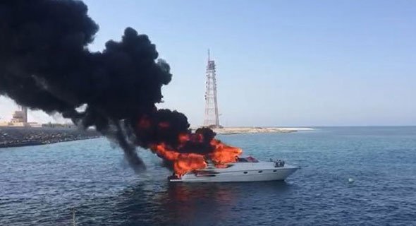 إنقاذ 4 أشخاص على متن يخت نشب به حريق في جزيرة أم المرادم
