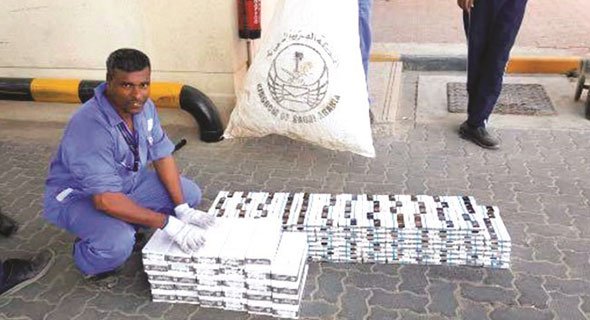 إحباط محاولة مسافر تهريب 100 كرز سجائر في النويصيب