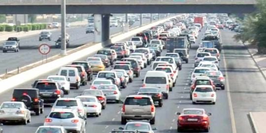 وفاة مصري تحت عجلات مركبة على «طريق الفحيحيل»