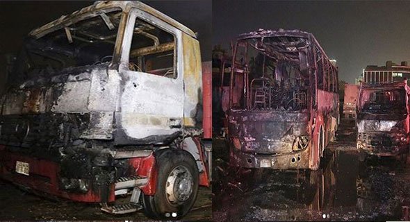 اخماد حريق حافلتين وشاحنة نقل ورافعة بالفحيحيل