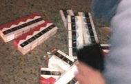 ضبط مسافر حاول تهريب 40 كرز سجائر في سقف سيارته