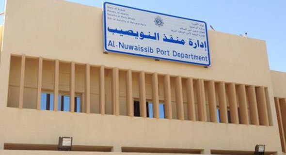 القبض على مسافر حاول تهريب حشيش وخمور في النويصيب