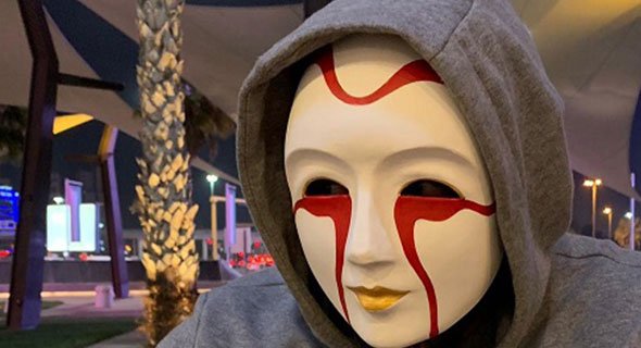 إستدعاء أحد مشاهير «السوشيال ميديا» بسبب إرتداء أقنعة مريبة