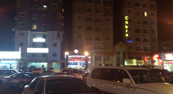 إصابات وتحطم سيارات بـ «هوشة» مواطنين على «بنت» في شارع المطاعم