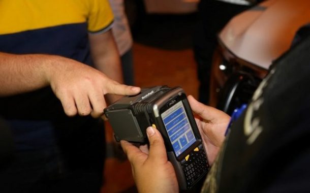 إبعاد 12 مقيماً مصاباً بــ «الإيدز»